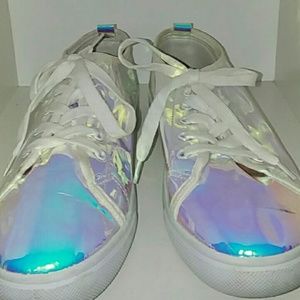 Holographic low top gym shoes